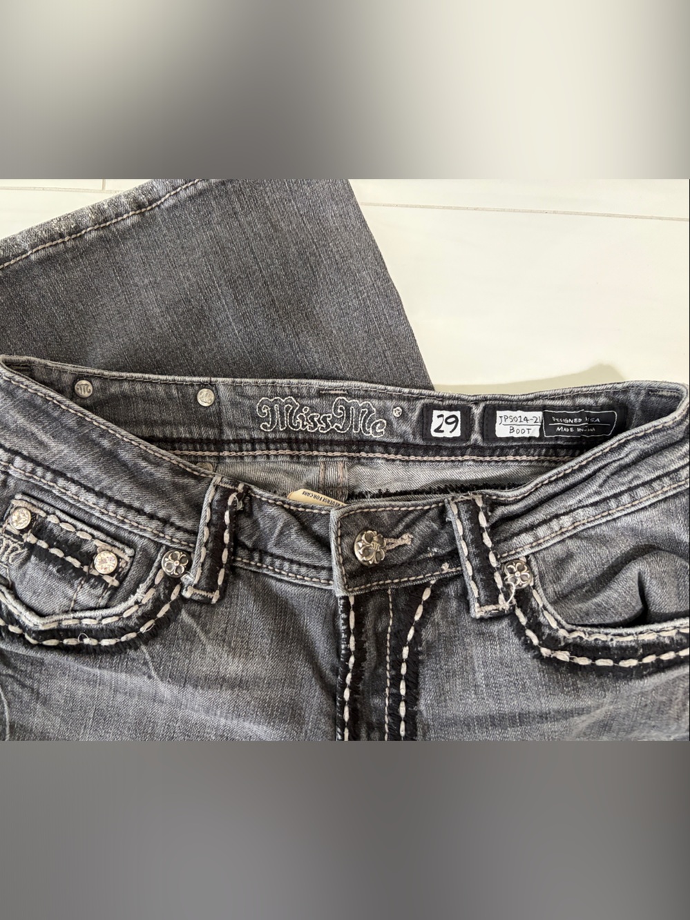 Miss Me Buckle Women's Washed Gray Bootcut Jeans with Contrast Stitching size 29 - Picture 2 of 10